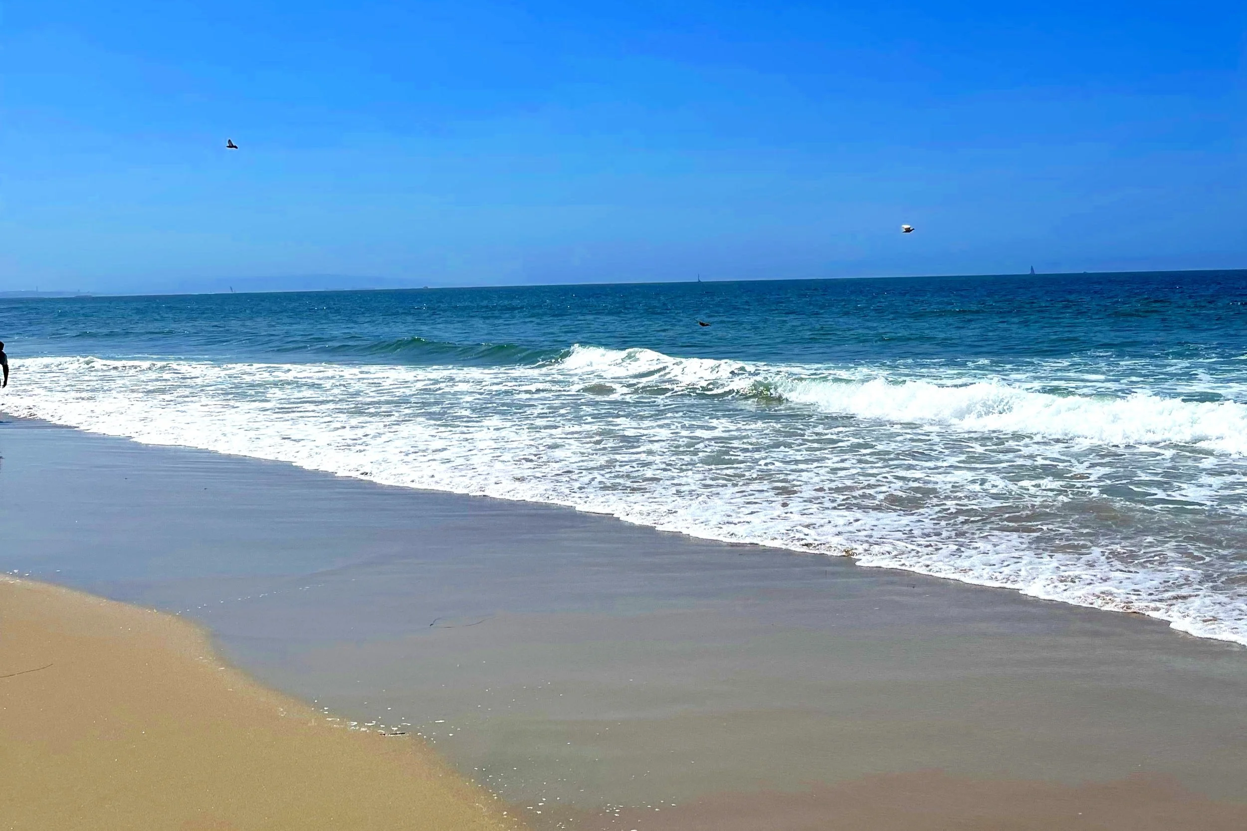 Thoughts and feelings come and go like the tide comes in and go out in the ocean. mindfulness is about observing that. (c) Shamash Alidina photography